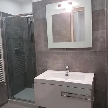 Moderno A 15 Minuti Dal Centro Di Apartamento